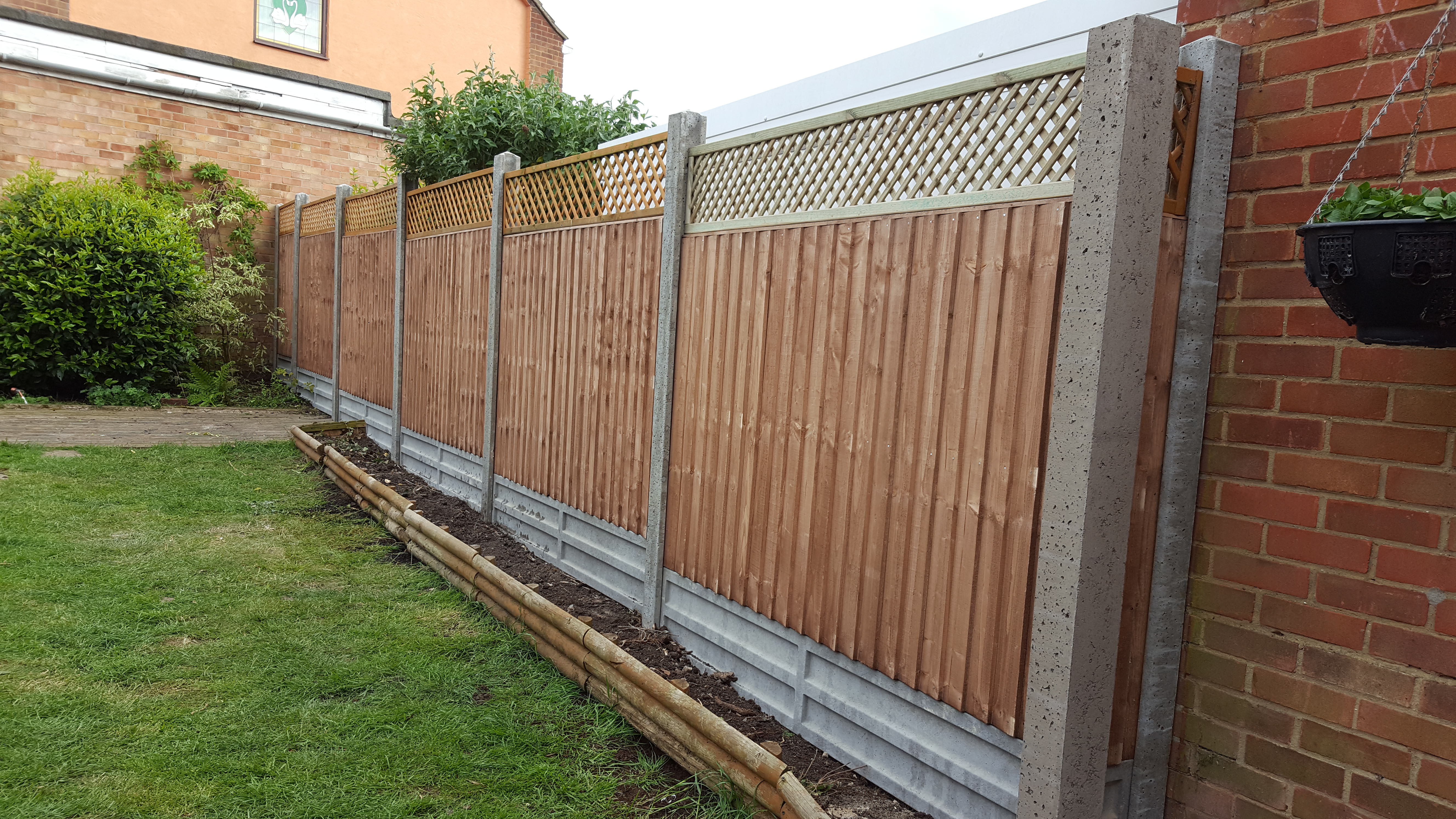 new-garden-fence-latton-green